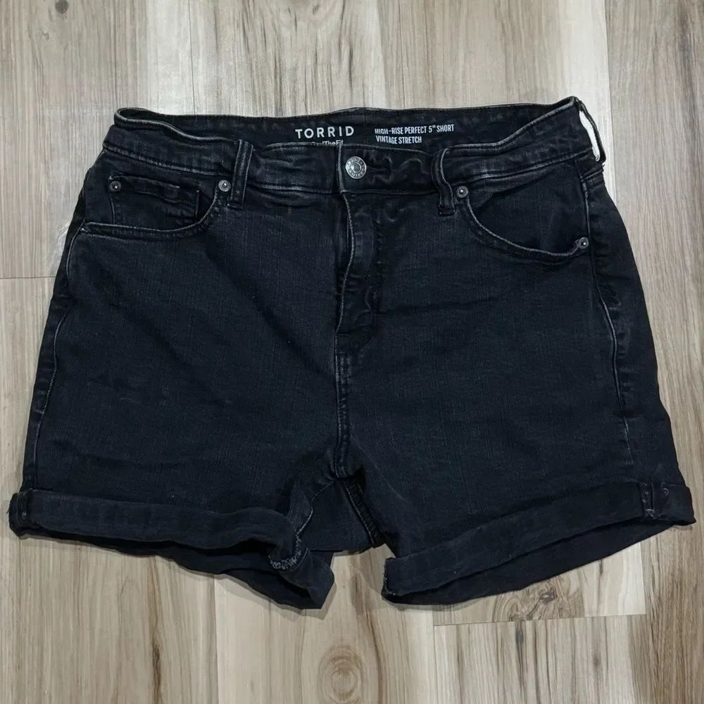 Torrid High Rise Perfect 5in Shorts Black Women’s 12